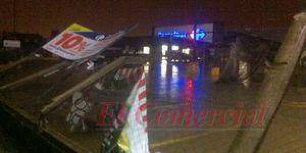 Fuerte tormenta produjo grandes da�os materiales en la ciudad