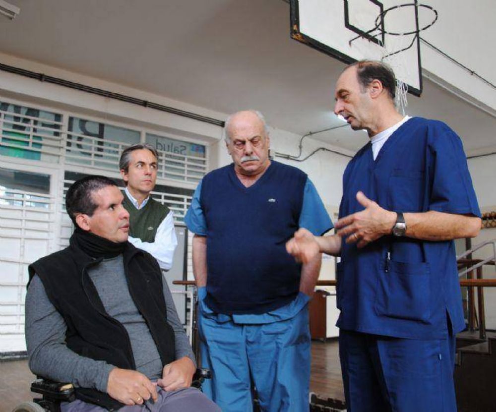 El exjugador Fernando C�ceres visit� el INAREPS