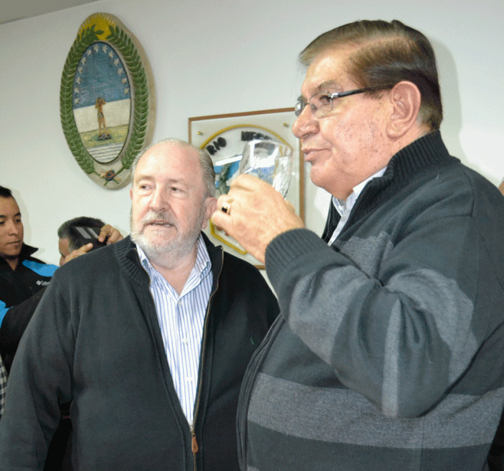 Verna se mostr� de campa�a con Pichetto y el petrolero Pereyra: agitan la rebaja de las naftas