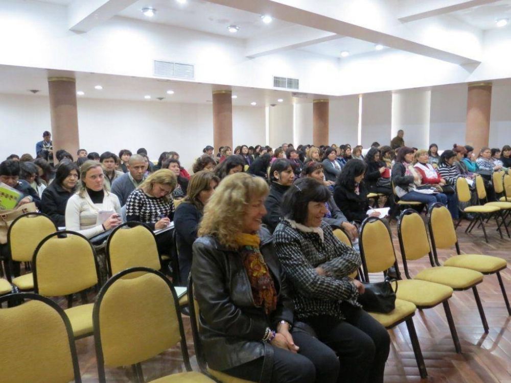 Prevenci�n en drogadicci�n, entregaron material