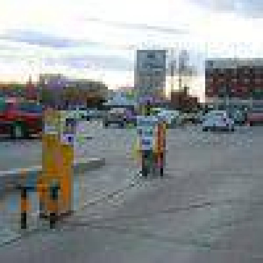 Municipales bloquean la salida del playon del SEMCO