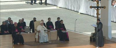 El Papa llama a 