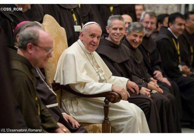 El pueblo los ama, sean pobres y humildes, dijo el Papa a los Frailes Menores