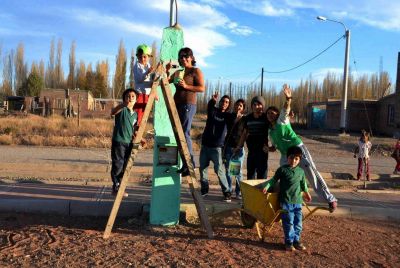 Vecinos de un barrio de Malarg�e arreglaron su plaza