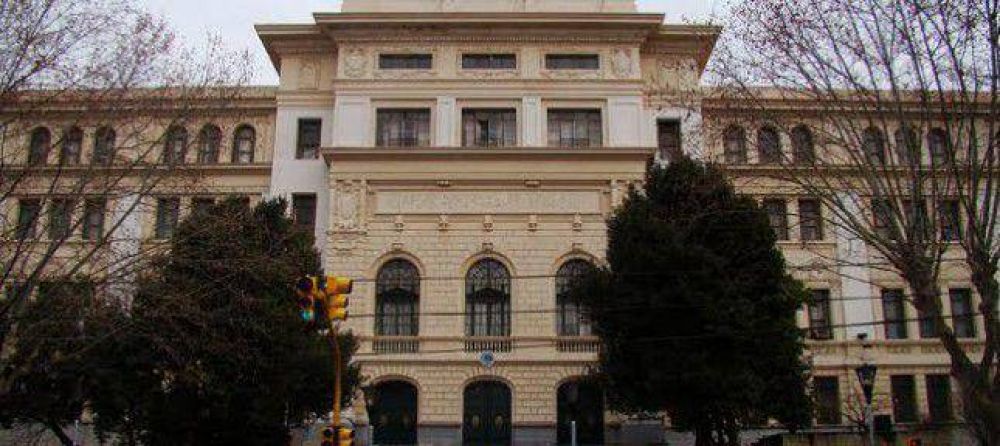 Bernasconi: el Ministerio de Educaci�n abandon� las obras, sin terminarlas