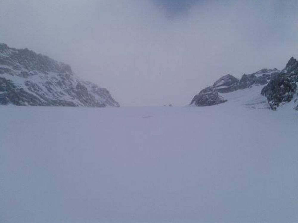 Advierten a turistas por las avalanchas producidas en el Glaciar Martial