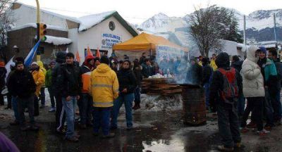 La UOM instal� carpa y resiste �intento de apoderarse� del Policl�nico �Eva Per�n� 