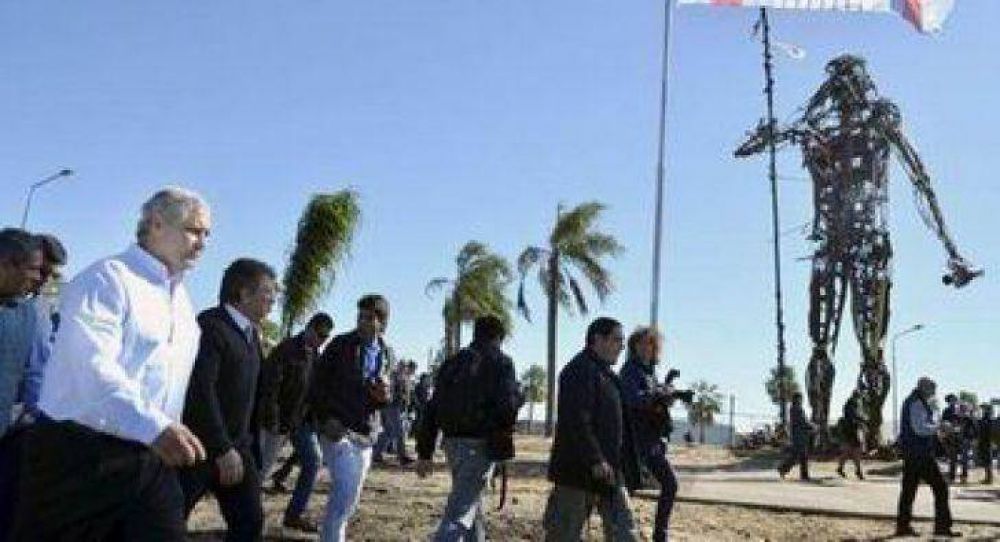 La Comuna reivindic� la figura de Andr�s Guacurar�