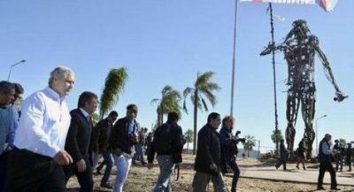 La Comuna reivindic� la figura de Andr�s Guacurar�