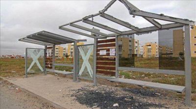 Los nuevos paradores tambi�n son arrasados por los colectivos