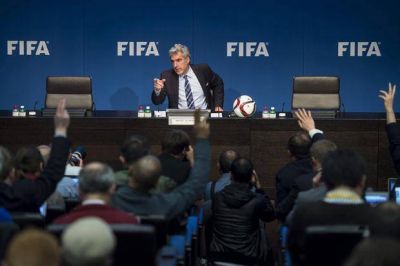 Pese a los arrestos, las elecciones en FIFA planeadas para el viernes no se suspender�n