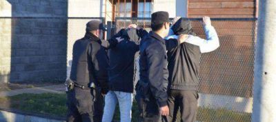 Cuatro menores y dos mayores, detenidos robando en casas