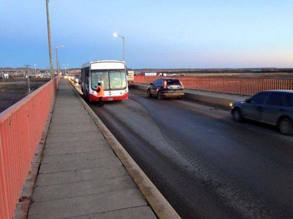 Colectivo con problema mec�nico complic� el tr�nsito a media ciudad de R�o Grande