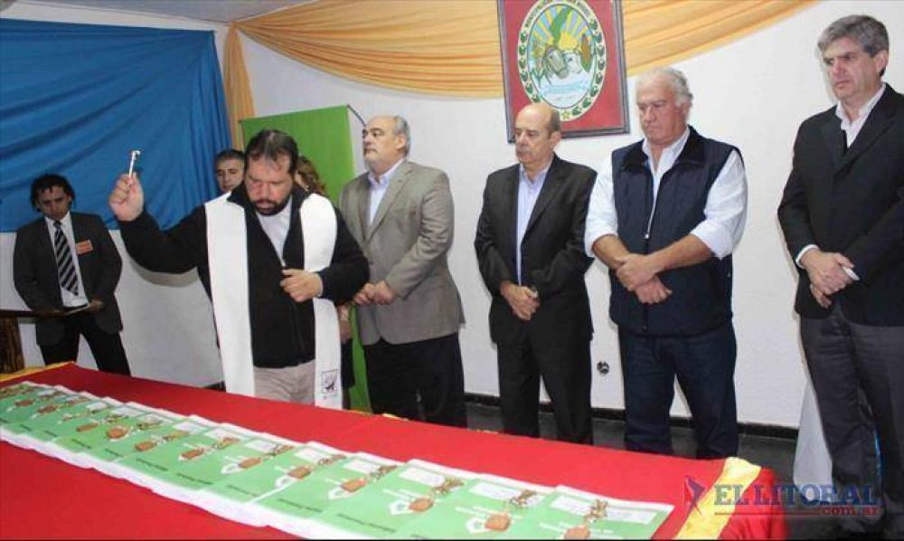 Colombi entreg� viviendas en San Miguel y se esperaba que ratifique obra escolar en Ituzaing�