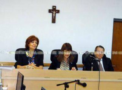 Hermana de Ver�nica Romero declara en la sala y la que vio el auto lo har� en su casa