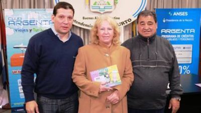 Curto encabez� una nueva Entrega de Tarjetas ARGENTA