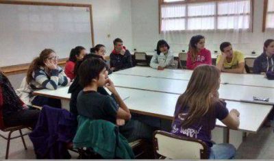 Inici� sus actividades en el CPEM 68 el Club de Astronom�a �Andr�meda�