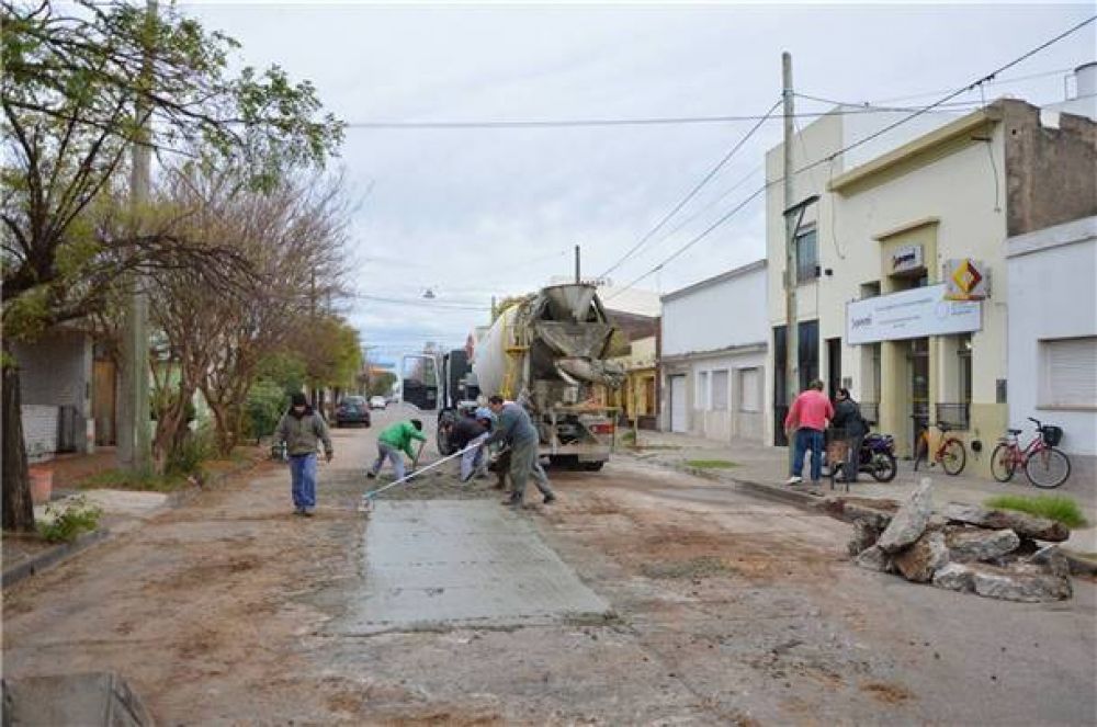 Reparaci�n de baches en la calle Olavarr�a
