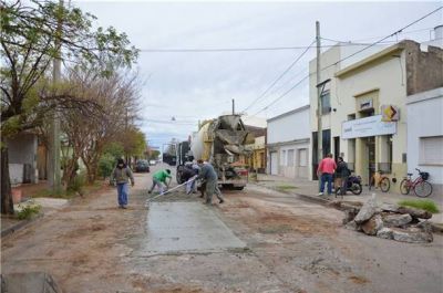 Reparaci�n de baches en la calle Olavarr�a