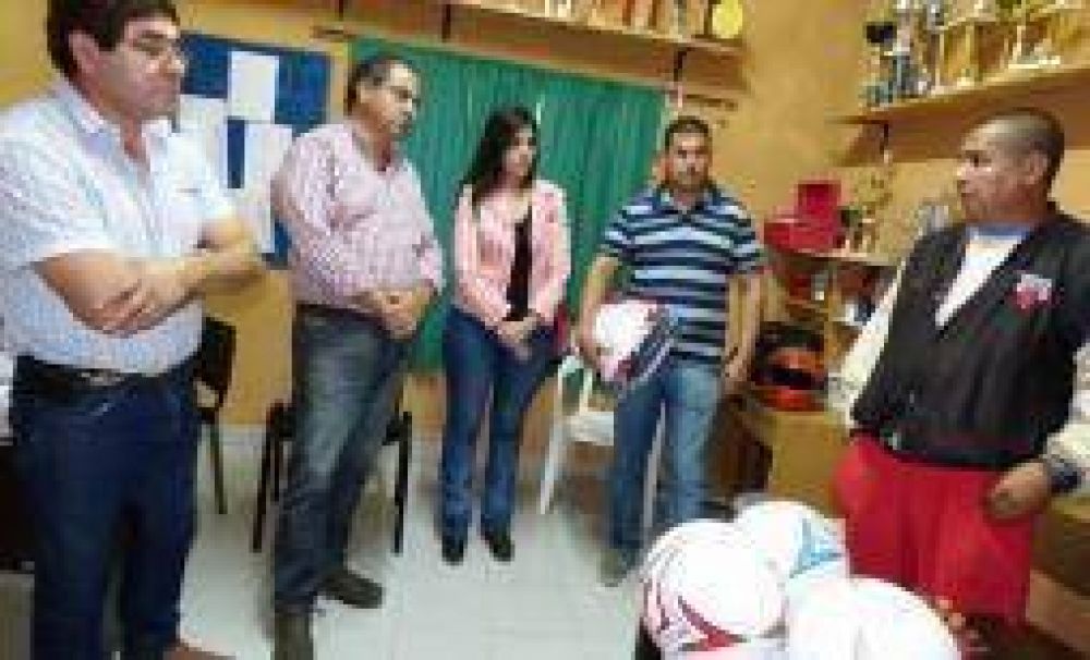 Julio Mart�nez prometi� mantener todos los planes sociales