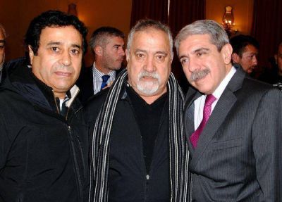 An�bal Fern�ndez junto a dirigentes de la UOCRA marplatense