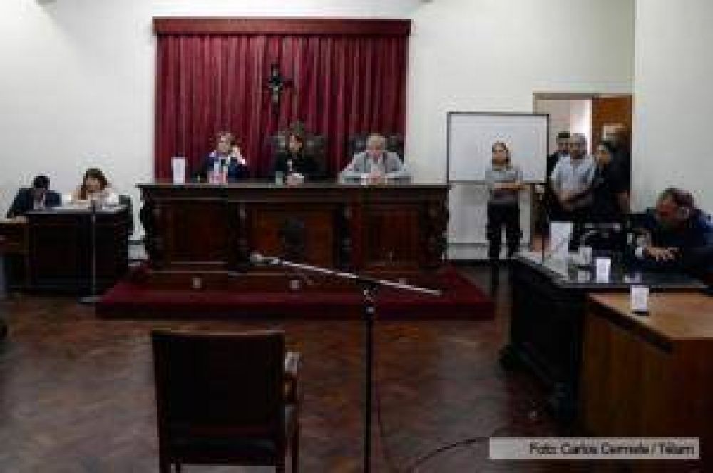 Casi diez a�os de prisi�n por matar a un joven con una bengala en un recital de La Renga