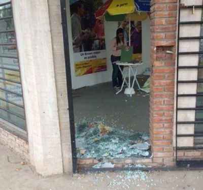 El PRO denunci� un ataque en su local