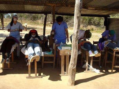 Estudiantes, docentes y graduados de Odontolog�a en un viaje solidario para los m�s chicos