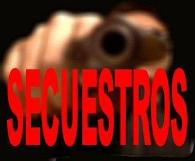 SE TIR� DEL AUTO EN EL QUE LO LLEVABAN CAUTIVO MIENTRAS LOS SECUESTRADORES SE TIROTEABAN CON LA POLIC�A