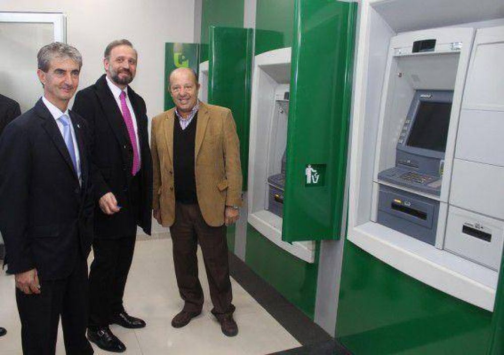 Paredi y Marangoni inauguraron nuevos cajeros del Banco Provincia en Coronel Vidal