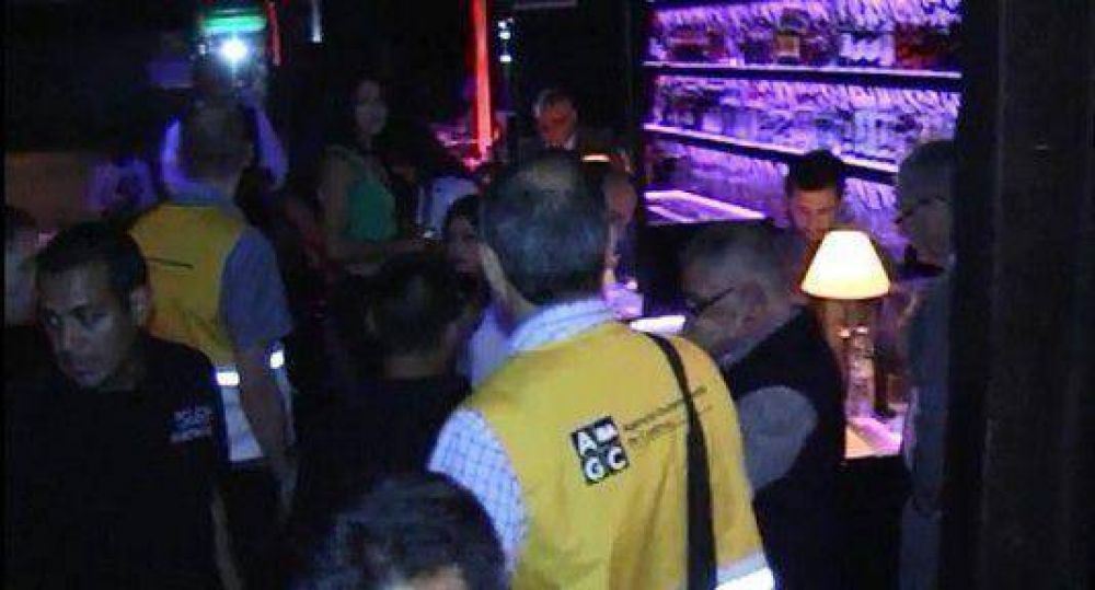 Clausuran tres locales nocturnos por encubrir la prostituci�n