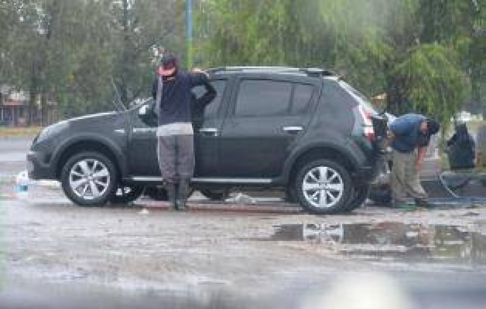Seg�n los concejales, se necesita regular a los lavacoches