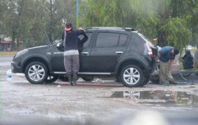 Seg�n los concejales, se necesita regular a los lavacoches