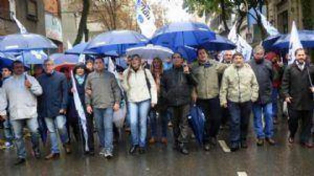 Bancarios copan el microcentro en el segundo d�a de paro