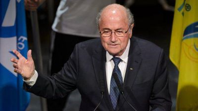 Joseph Blatter no renuncia a la FIFA: 