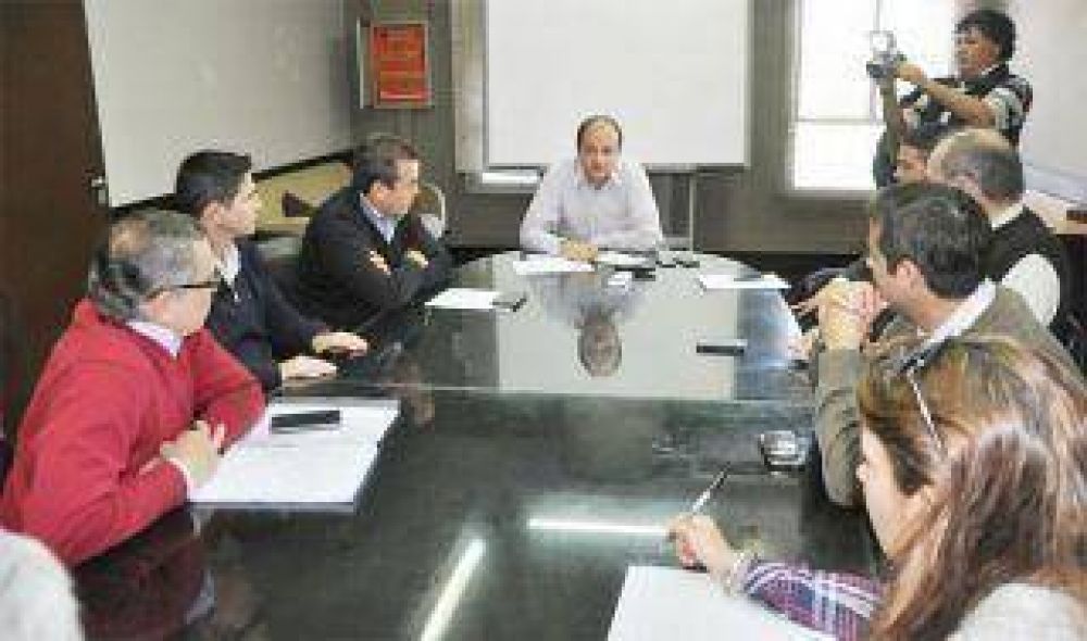 Empresarios del transporte dialogan con el gobierno para aplicar medidas