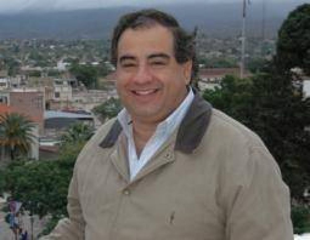 Para la UCR, Maza era �un estadista� y Beder �un almacenero�