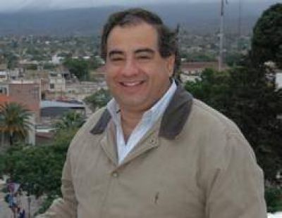 Para la UCR, Maza era �un estadista� y Beder �un almacenero�