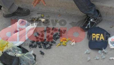 Descubren a �dealer� vendiendo marihuana en una plazoleta del barrio Misky Mayu