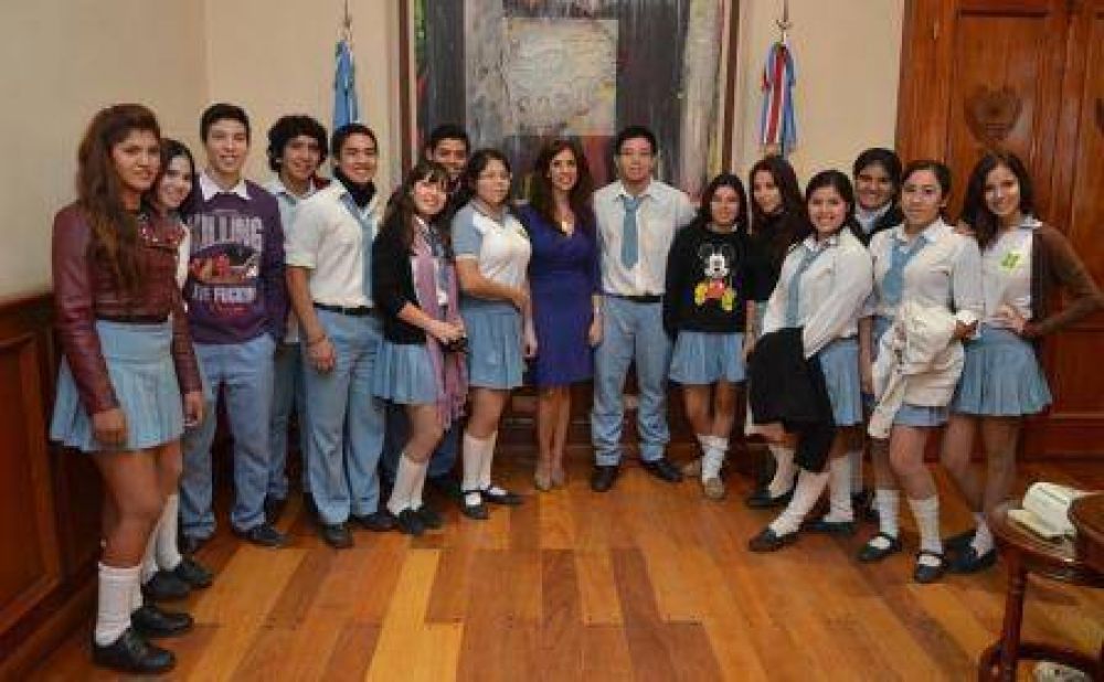 La Gobernadora recibi una delegacin de alumnos de la Escuela de Comercio de Termas