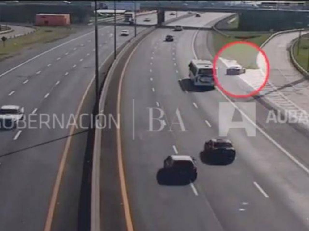 Accidente y vuelco en la Autopista