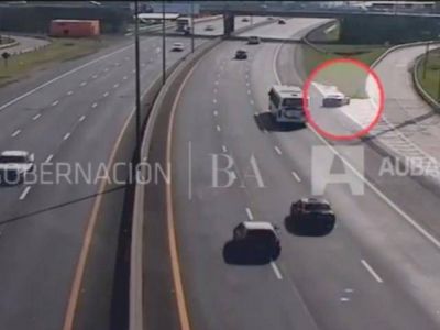 Accidente y vuelco en la Autopista