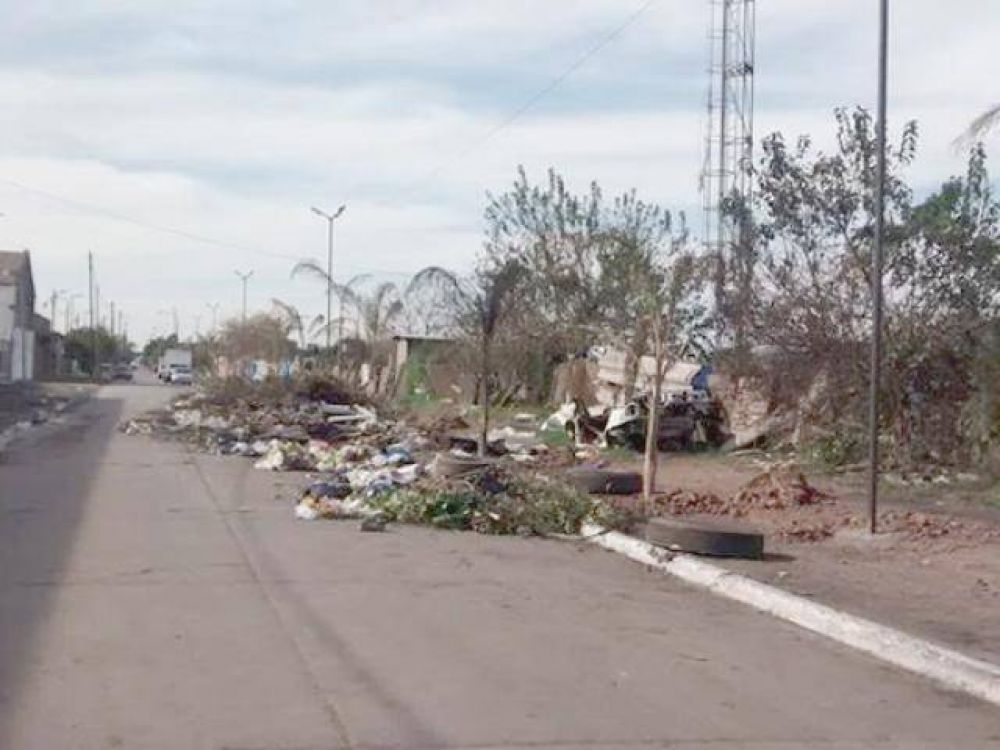 Denuncian otro basural a cielo abierto