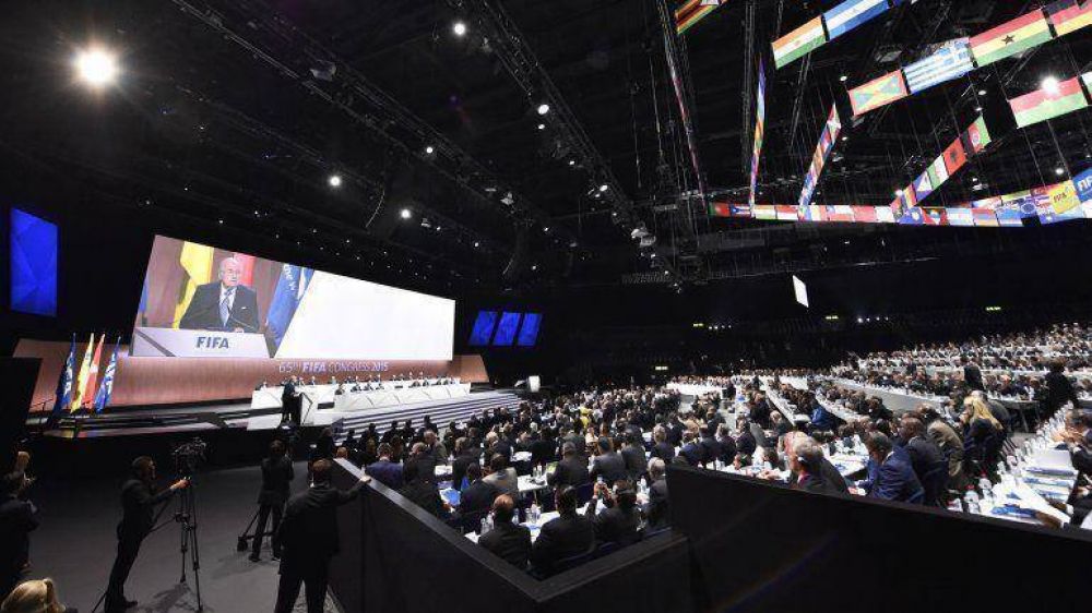 Sumida en el caos, la FIFA elige entre Blatter y el pr�ncipe jordano a su pr�ximo presidente