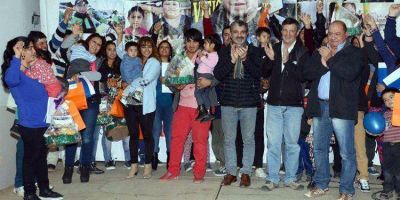 POR PRIMERA VEZ EN 19 A�OS: El Gobierno Provincial entreg� viviendas a familias de Gastre