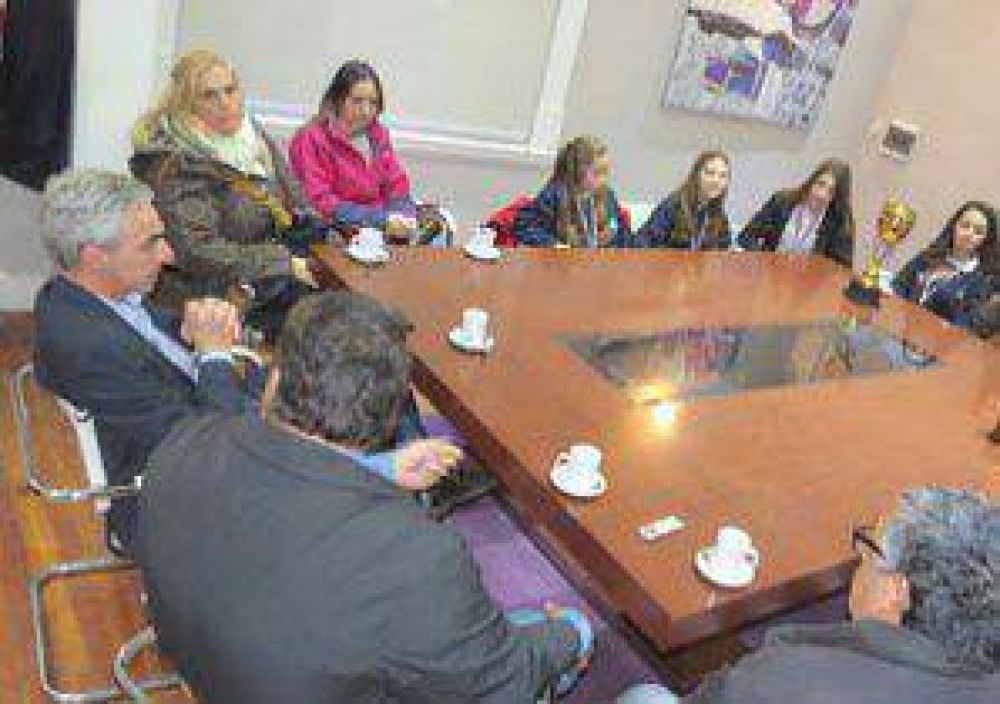 Meoni recibi� al equipo de Pat�n Art�stico