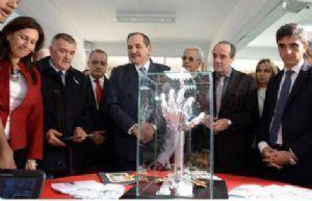 Alperovich asegur� que se igual� la educaci�n p�blica con la privada