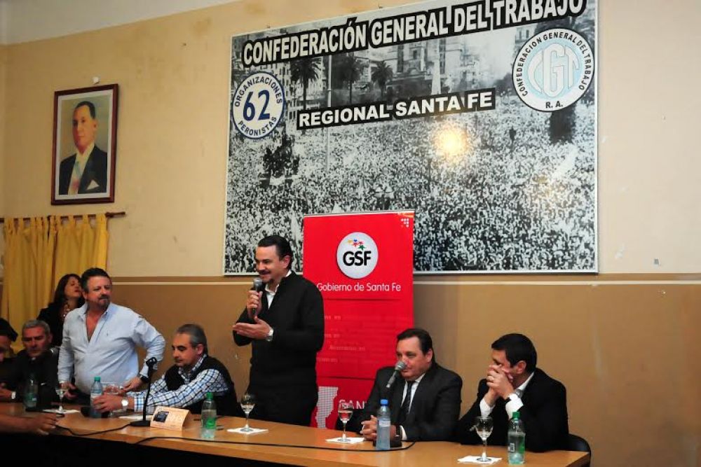�Algunos hablan de un cambio con el coraz�n y est�n con los que bajaron el sueldo a docentes, polic�as, m�dicos, enfermeros y jubilados�