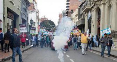 Trabajadores de Prensa protestaron en las puertas de LV7