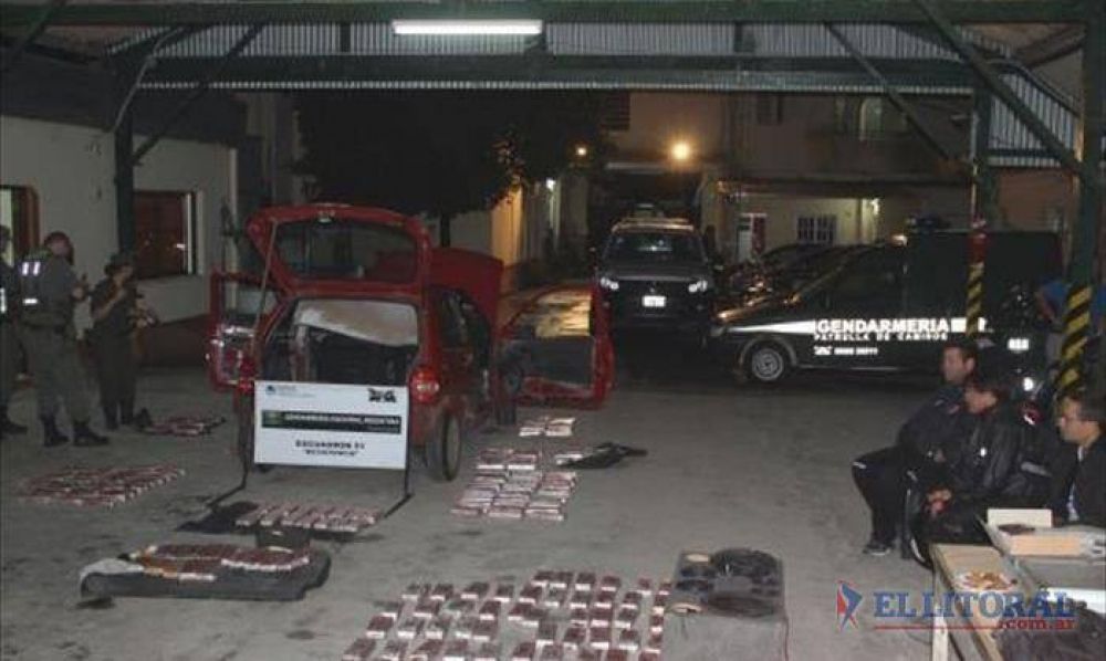 Detienen a correntino en el puente por transportar 150 kilos de marihuana